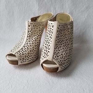 VINCE CAMUTO Ivory Cutout "Jaso" High Heel Mules Sz 9
